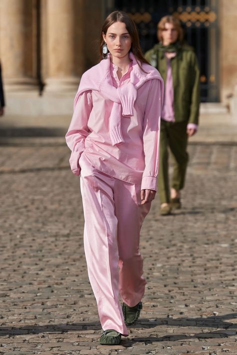 Officine Générale Spring 2023 Ready-to-Wear Collection | Vogue Ss23 Fashion Trends Women, 2023 Menswear Fashion Show, How To Have Style, Gender Neutral Fashion, Spring 2023 Ready To Wear, 2023 Ready To Wear Collection, 2023 Ready To Wear, Moda Chic, Spring Fashion Trends