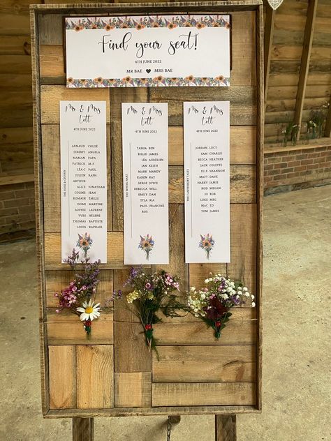 Woodland Table Plan Cards Banquet Wedding Rustic Wild Floral Wedding Love is Designed Wedding Stationery - Etsy.de Forest Wedding Ceremony, Table Banner, Find Your Seat, Wedding Table Names, Banquet Wedding, Wedding Table Plan, Seating Plan Wedding, Table Plan, Marquee Wedding