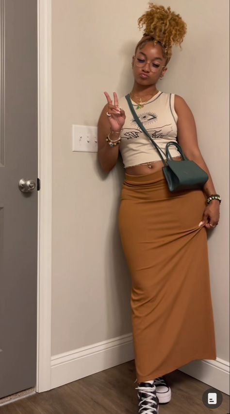 The fab house fashion aesthetic Maxi Skirt Outfit Summer Black Women, Fitted Maxi Skirt Outfit, Maxi Skirt Casual Outfit, Outfits With Maxi Skirts, Maxi Skirt Outfit Black Women, Boho Outfits Black Women, Chill Outfits Summer, Gym Shoes Outfit, Maxi Skirt Outfit Ideas