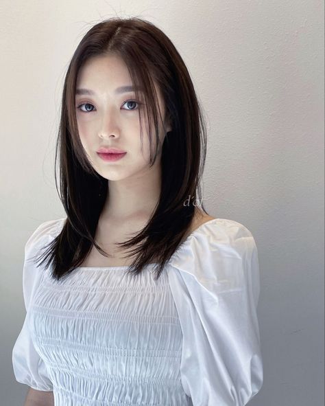 Rebond Hairstyle, Love Hairstyles, Korean Hair Color, Hair Style Korea, Haircut Style, Hair Inspiration Long, Layered Haircuts For Medium Hair, Hairstyles For Layered Hair, Pretty Hair Color