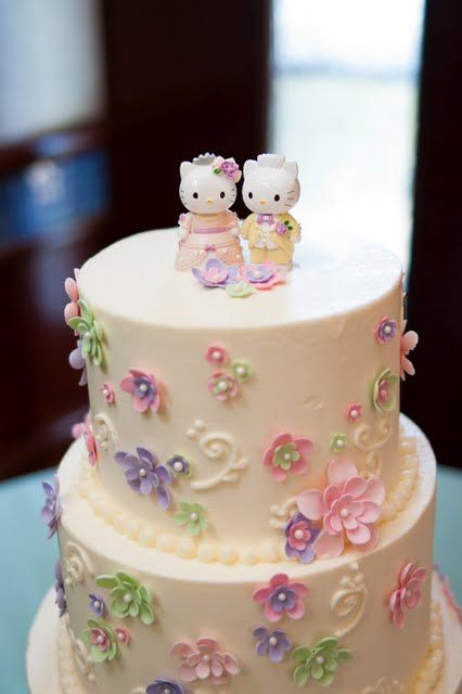 Hello Kitty Wedding Cake Topper, Bolo Da Hello Kitty, Hello Kitty Wedding, Wedding Toppers, San Diego Food, Sanrio Stuff, Kitty Cake, Dream Wedding Cake, Hello Kitty Cake