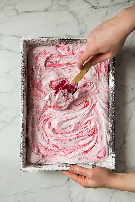 Raspberry Swirl Marshmallows (with fresh raspberries) | Will Cook For Friends Red Velvet Cheesecake Brownies, Homemade Marshmallow Recipe, Peppermint Marshmallows, Recipes With Marshmallows, Homemade Marshmallows, Low Fodmap Recipes, Marshmallow Fluff, Fodmap Recipes, Candy Recipes