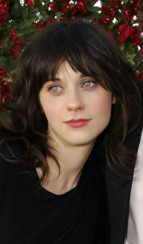 Zoey Deschanel 2000s, Zooey Deschanel Hair Color, Zoe Deschanel Makeup, Zooey Deschanel Aesthetic, Kibbe Romantic Hair, Zooey Deschanel Makeup, Zoe Deschanel, Zooey Deschanel Hair, Makeup Reference