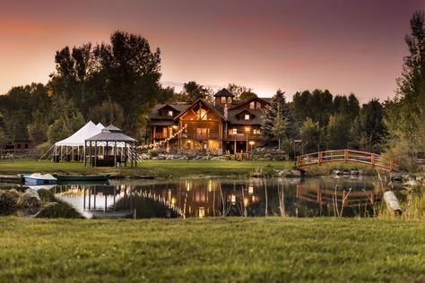 Perfect Wedding Getaway location in Idaho! Couer Dalene Idaho Wedding, Idaho Wedding Venues, Wedding Getaway, Lake Retreat, Secret Passageways, Idaho Wedding, Expensive Houses, Buying A New Home, Hot Tub Outdoor