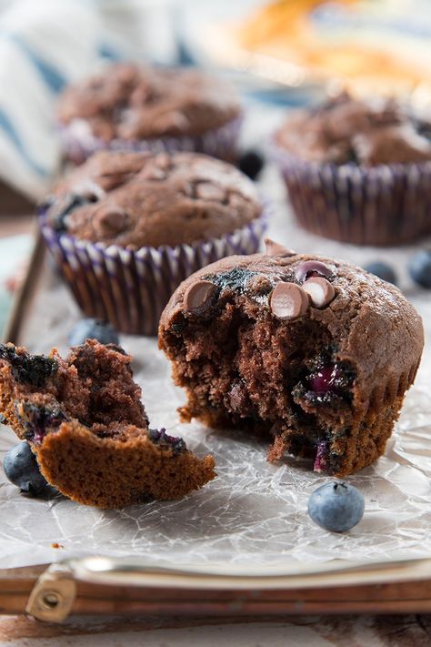 Double Chocolate Blueberry Muffins are chocolatey muffins filled with chocolate chips and fresh blueberries. Moist and not too sweet! Freeze them and reheat them in microwave for the perfect start of the day!  A few weeks ago, Bryan and I were wandering around Costco. When we got to the bakery isle, my eyes lit up....Read More » Chocolate Blueberry Muffins, Gf Muffins, Muffins Blueberry, Baking Challenge, Chocolate Blueberry, Breakfast Bakes, Blueberry Chocolate, Apple Chips, Blueberry Cake