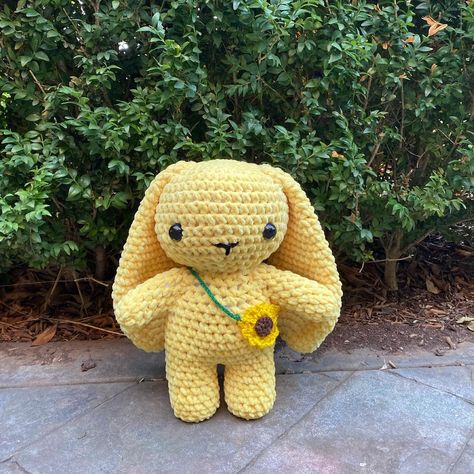 Things To Crochet With Yellow Yarn, Yellow Crochet Patterns Free, Crochet Ideas With Yellow Yarn, Yellow Yarn Crochet Projects, Crochet With Yellow Yarn, Yellow Things To Crochet, Yellow Crochet Ideas, Yellow Amigurumi Free Pattern, Yellow Crochet Projects