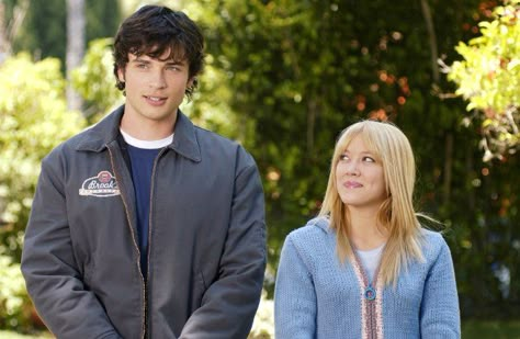 Hilary Duff, Tom Welling Más barato por docena (2003) Charlie Baker, Tom Welling Smallville, Bonnie Hunt, Dean Cain, Cheaper By The Dozen, Gregg Sulkin, Robbie Amell, My Fav Movies, Tom Welling