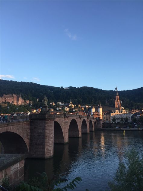 Heidelberg - Germany A beautiful historical city, a must see when you're in Germany Janecore Aesthetic, Heidelberg Germany, Mikaela Hyakuya, Pretty Sky, Pretty Places, Brooklyn Bridge, City Life, Travel Inspiration, Photo Ideas