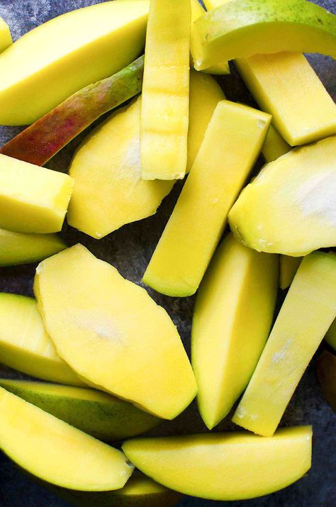 Normally you will want to eat the mango immediately, but if you want to store it for a few days, you should buy a mango that is not really ripe yet. In that case, you can keep it in the fridge for up to 5 days.   Also, there is one tip to speed up the ripening process, that is to wrap mango with a newspaper or cover with a towel. Sri Lanka Curry Recipe, Sri Lankan Side Dishes, Sri Lankan Mango Curry, Sri Lankan Rice And Curry, Sri Lankan Vegetable Curry Recipes, Black Rice Salad, Mango Benefits, Mango Curry, Curry Recipes Easy