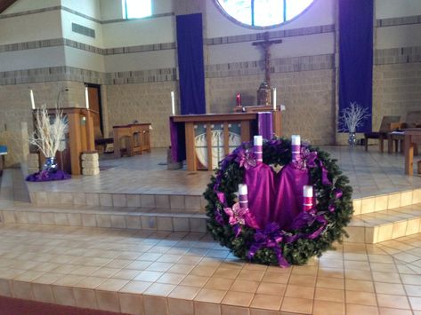 Advent Church Decorations, Lent Decorations For Church, Advent Wreath Candles, Advent Decorations, Christmas Advent Wreath, Church Christmas Decorations, Church Altar Decorations, Worship Art, Church Flower Arrangements