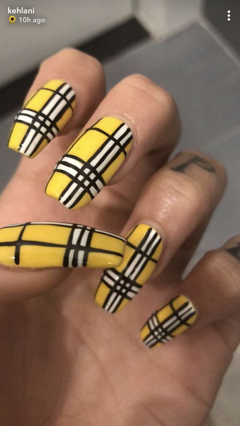 Clueless Vibes, Yellow Nail Art, Yellow Nails Design, Plaid Nails, Winter Nails Acrylic, Super Nails, Yellow Nails, Unique Nails, Yellow And Black