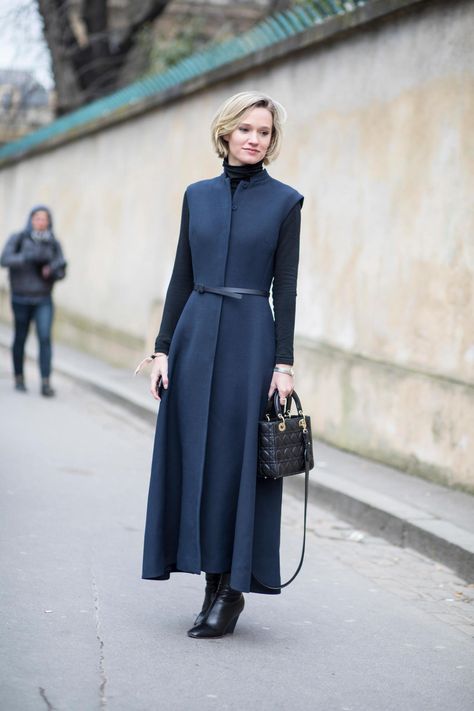 thetrendytale Minimalistic Chic, Cool Look, Chic Skirts, Paris Fashion Week Street Style, The Best Street Style, Style Looks, Autumn Street Style, Best Street Style, Outfits Winter