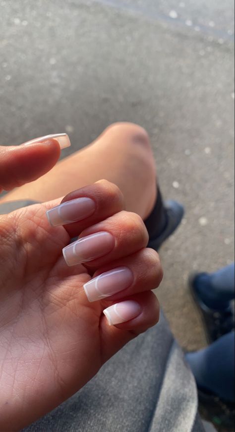 White Outline French Tip Nails Coffin, Outline French Tip Nails Coffin, White Outlined Nails, White Outline French Tip Nails, White Outline Nails, French Outline Nails, French Tip Outline, Outlined Nails, Outline Nails Design