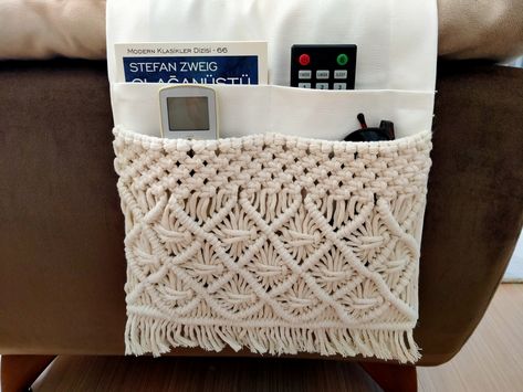 Cream Macrame Sofa Armrest,Organizer,Remote Control Holder,Storage Basket,Couch Chair Arm Caddy, House Gift , Books , Cell Phone, iPad Macrame Remote Holder, Remote Holder, Remote Control Holder, Crochet Pillow Cover, Macrame Boho, Fashion Organization, Boho Room, Bohemian Art, Well Decor