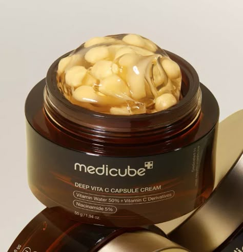 Dont walk RUN!!! Medicube Deep Vitamin C Golden Boba Capsule Face Moisturizer. This cream will enhance the delivery of Vitamin C into your skin. After 4 weeks of use this cream with improve spots and uneven skin tone by 20.1% Medicube Skin Care, Bougie Closet, Cloud Skin, Korean Moisturizer, Skin Shine, Korean Skin Care, Glowing Skincare, Summer 2025, Hygiene Products