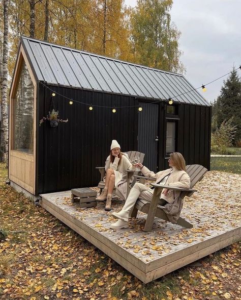 Tiny House Exterior Ideas, House Exterior Ideas, Black Cabin, Sauna House, Tiny House Exterior, Interior Design Decor, Kitchen Interior Design, Outdoor Sauna, Gardens Design