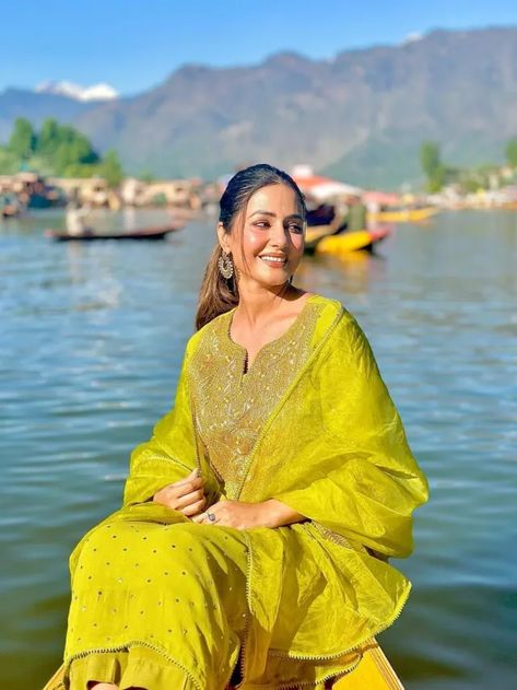 Hina Khan Finds Peace on a Boat Ride in Picturesque Kashmir! Trendy Kurti, Heena Khan, Party Wear For Women, Hina Khan, Stylish Suit, Boat Ride, On A Boat, Fancy Dress Design, Fancy Dress