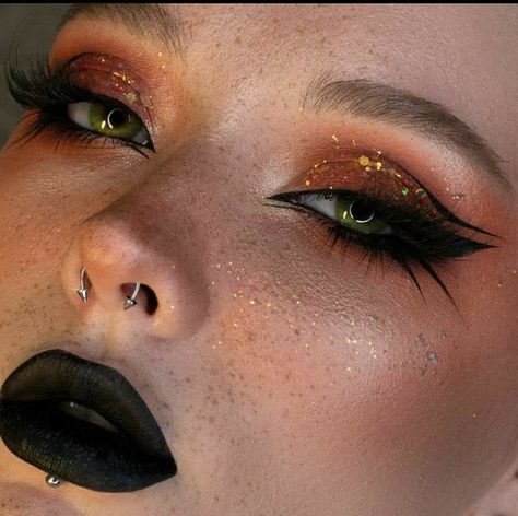 Winter Makeup Aesthetic, Witchy Makeup, Witch Makeup, Make Up Inspiration, Dope Makeup, Makeup Aesthetic, Winter Makeup, Edgy Makeup, Goth Makeup