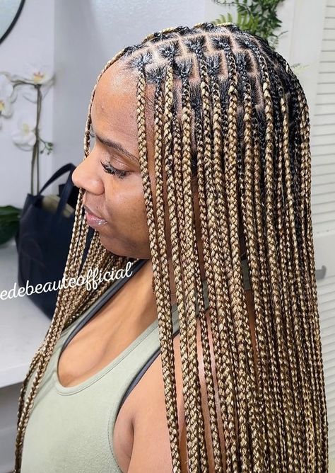 Knotless Box Braids Styles, Knotless Medium, Medium Knotless Box Braids, Box Braid Styles, Box Braids Styles, Braiding Hair Colors, Medium Knotless, Knotless Box Braids, Blonde Box Braids