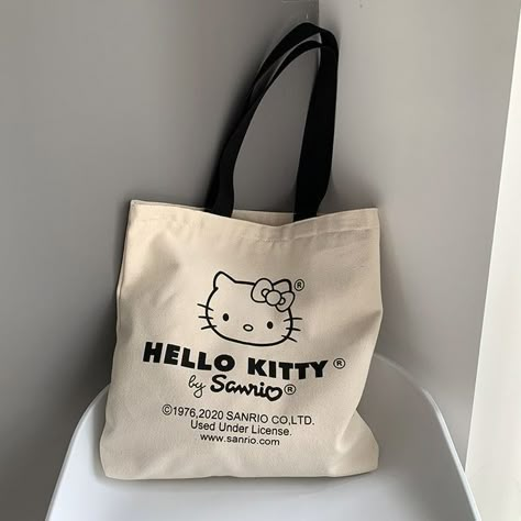 Sanrio Tote Bag, Tote Bags Aesthetic, Toto Bag, Tote Bag Ideas, Kawaii Handbags, Hello Kitty Tote Bag, Hello Kitty Tote, Sacs Tote Bags, Bags Cute