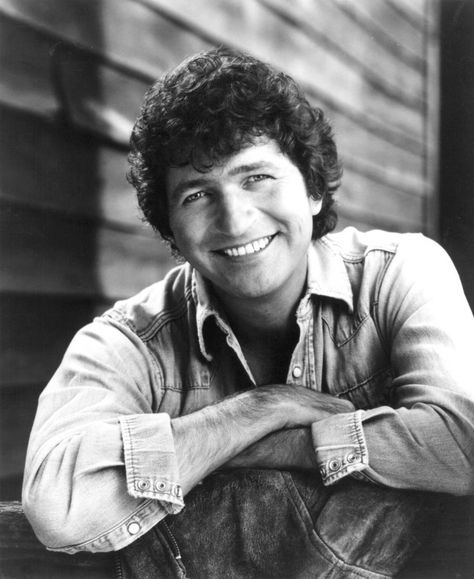 Mac Davis Mac Davis, Male Country Singers, Best Country Singers, Its Hard, Country Music Videos, Be Humble, Western Music, Country Singer, Texas Style