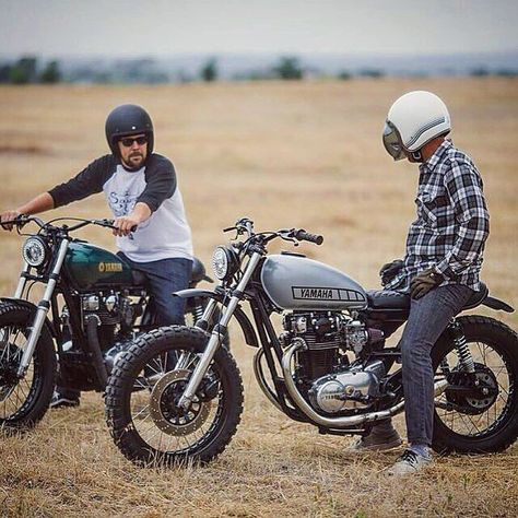 A pair of nice Yamaha XS650(s). Yamaha 650, Yamaha Xs650, Cafe Racer Girl, Yamaha Bikes, Cafe Racer Style, Mini Bikes, Triumph Scrambler, Motorcycle Culture, Cafe Racer Build