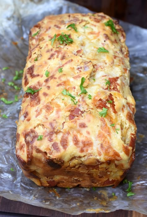 Pepperoni Bread Recipe, Cheese Loaf, Pepperoni And Cheese, Pepperoni Bread, Pepperoni Recipes, Drop Biscuits, Savory Bread, Cheesy Bread, Bread Machine Recipes