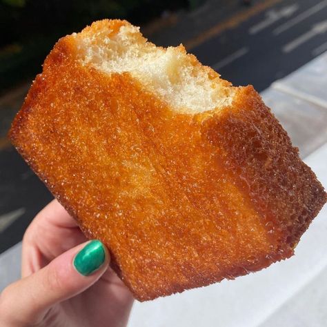 The famous Honey Butter Toast from @aromebakerylondon. It’s a square block of thick Japanese shokupan milk bread baked in honey and butter… | Instagram Japanese Bread Aesthetic, Honey Butter Toast, Asian Lunch Box Ideas, Shokupan Bread, Honey Core, Japanese Baking, Breakfast London, London Breakfast, Japanese Bakery