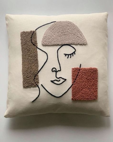 Punch Needle Pillow, Art Lineart, Needle Cushion, Face Line Art, Cushion Embroidery, Embroidered Throw Pillows, Punch Needle Patterns, Art Face, Punch Needle Embroidery