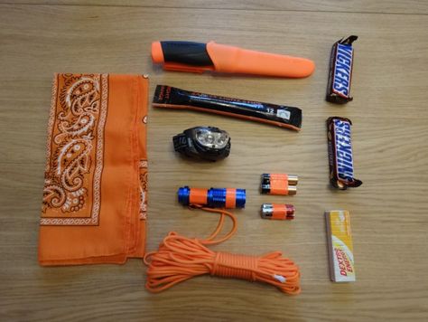 What should I put in my survival kit? Wilderness Survival Kit, Summer Survival Kit, Water Purification Tablets, Travel Prep, Gaffer Tape, Survival Blanket, Wound Dressing, Bushcraft Camping, Shadow Sticks