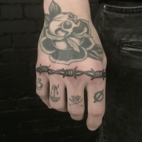 Finger Tattoos Barbed Wire, Barb Wire Knuckle Tattoo, Barbed Tattoo Wire, Barbed Wire Knuckle Tattoo, Barb Wire Hand Tattoo, Barbed Wire Hand Tattoo, Tattoo Fingers, Barb Wire Tattoo, Brass Knuckle Tattoo