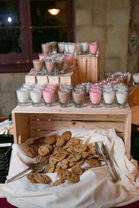 Ideas Para Catering, Rustic Wedding Decorations, Cookie Bar, Baltimore Wedding, Milk Bar, Milk N Cookies, Think Food, Wedding Catering, Wedding Desserts