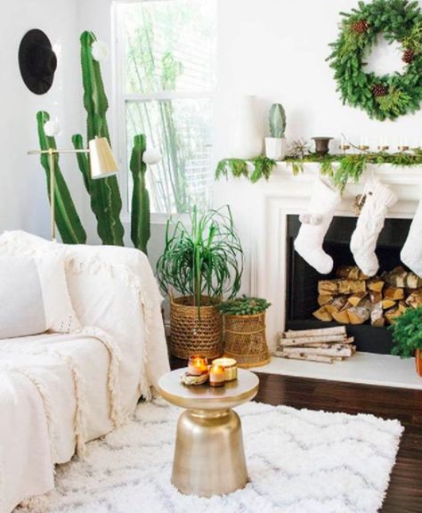 This Is How to Nail Desert Chic Christmas Decor | Hunker Desert Inspired Decor, Desert Christmas, California Christmas, Chic Christmas Decor, Boho Christmas Decor, Desert Chic, Desert Decor, Rustic Planters, Rope Decor