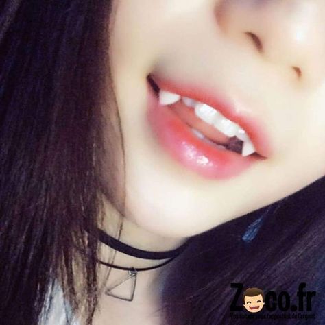 Black Hair Perm, Teeth Aesthetic, Tiefling Bard, Mouth Piercings, Clown Dress, Zombie Vampire, Vampire Fangs, Vampire Teeth, Vintage Halloween Costume