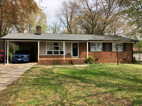 2000s Neighborhood Aesthetic, 1980 House Exterior, Retro Home Exterior, 80s Suburban Home, 80s Home Exterior, 90s House Exterior, 80s House Aesthetic, American Suburban House, 1950s Houses