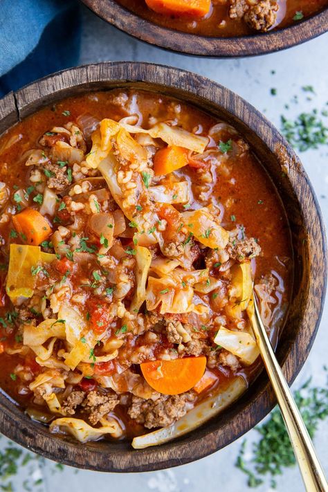 Cabbage Roll Soup Recipe made with ground beef, vegetables and tomato broth. This simple recipe includes all the flavors of cabbage rolls in soup form! A healthy weeknight meal the whole family will love. Stuffed Cabbage Soup, Unstuffed Cabbage Roll Soup, Bacon Fried Cabbage, Hearty Soup Recipes, Slow Cooker Lentils, Cabbage Roll Soup, Cabbage Roll, Soup With Ground Beef, Roasted Cabbage