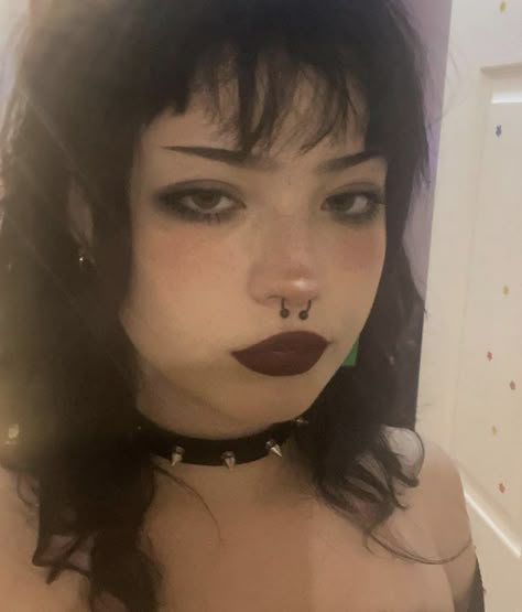 2000 Grunge Makeup, Leavers Makeup, Alternative Makeup Grunge, Emo Makeup 2000s, Cute Goth Makeup, Semi Makeup, Simple Alt Makeup, Makeup Edgy, Emo Makeup Looks