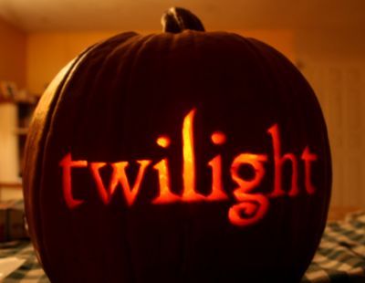 Twilight pumpkin #halloween Iconic Pumpkin Carving Ideas, Pumpkin Inspo, Cute Pumpkin Carving, Halloween Pumpkin Carving Stencils, Pumpkin Carving Designs, Carving Pumpkins, Halloween Pumpkin Designs, Pumpkin Carvings, Pumpkin Carvings Stencils