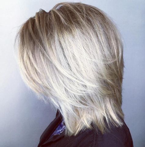 Mid-Length Blonde Layered Hairstyle White Balayage, Medium Shaggy Hairstyles, Blonde Layered Hair, Modern Shag Haircut, Medium Shag Haircuts, Thick Hair Cuts, Blonde Layers, Shaggy Haircuts, Layered Cut