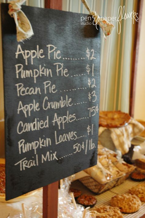 Fall Bake Sale, Thanksgiving Desserts Pie, Market Signage, Farmers Market Stand, Farmers Market Booth, Farmers Market Display, Cake Stall, Pie Shop, Bakery Display