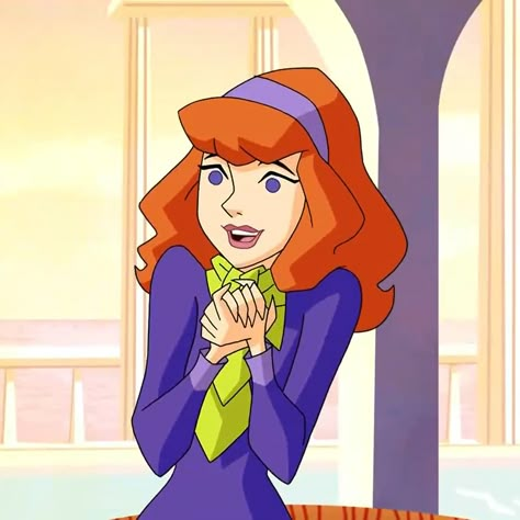 Scooby Doo Mystery Incorporated Daphne, Mystery Incorporated Daphne, Daphne Scooby Doo Icon, Red Hair Characters Cartoon, Daphne Blake Icon, Daphne Icon, Daphne Aesthetic, Daphne Scooby Doo, Daphne From Scooby Doo