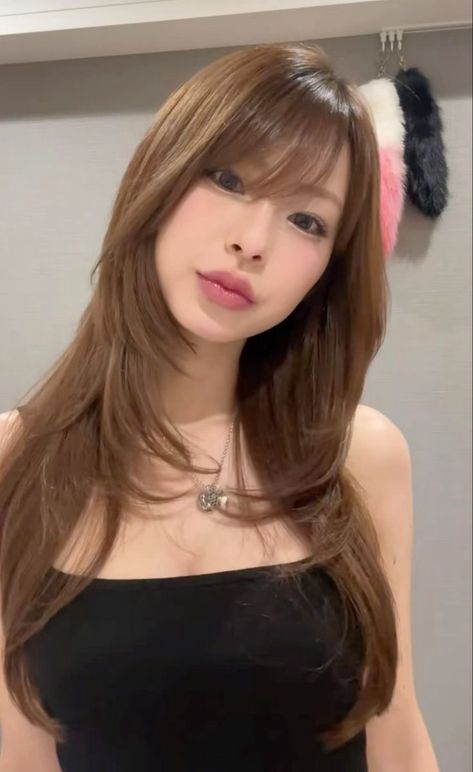 Asian Long Hairstyles Women, Asian Bangs Aesthetic, Long Hairstyle With Side Bangs, Side Frame Bangs, Long Layers With Side Bangs Round Face, Japanese Bangs Round Face, Korean Bangs And Layers, Asian Long Face Hairstyles, Long Hairstyles Side Bangs