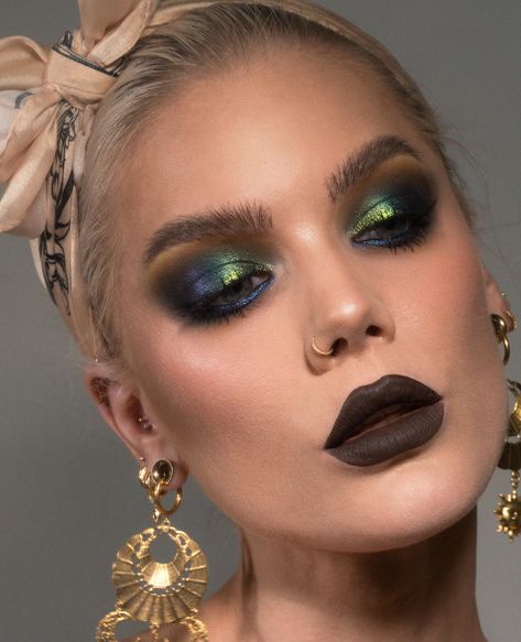 Todays look | Multi Cake Makeup, Pink Lips Makeup, Cheek Makeup, Linda Hallberg, Loose Pigments, Green Makeup, Edgy Makeup, Dark Makeup, Elegant Makeup