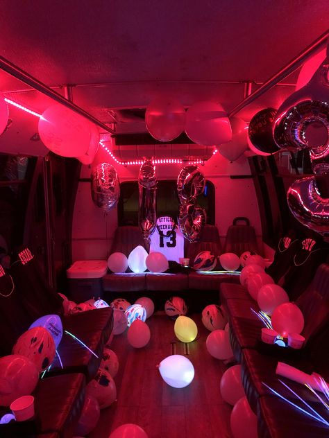 Big 13 Birthday Ideas, Dream Bday Party, Hall Birthday Party Ideas, Places For A Birthday Party, Sweet 16 Small Party, Party Bus Outfit Ideas, 15tg Birthday Party Ideas, Birthday Party Inspo 13, Air Bnb Birthday Party Ideas