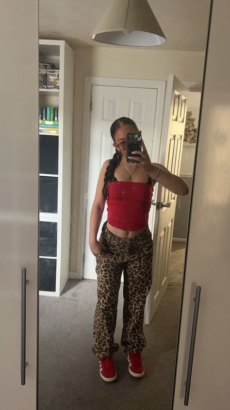 Red bandeau top
Cheetah print jeans Leapord Print Pants Fit, Cheetah Print Pants Outfit Black Women, Outfits With Cheetah Print Pants, How To Style Leopard Pants, Cheetah Pants Outfit, Cheetah Print Outfit, Leopard Print Pants Outfit, Red Cheetah Print, Cheetah Print Outfits