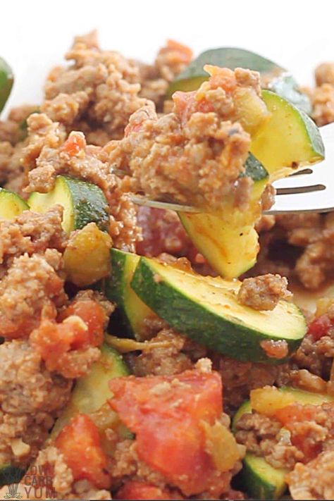 Ground Beef Squash Zucchini, Calabacitas With Ground Beef, Ground Beef Zucchini Squash Recipes, Ground Beef And Zucchini Recipes Healthy, Ground Beef Squash Recipes, Calabacitas Recipe Ground Beef, Hamburger Zucchini Skillet, Low Cal Ground Beef Recipes, Hamburger And Zucchini Recipes