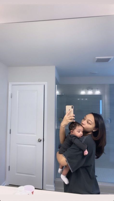 Mommy And Baby Pictures, Mommy Moments, Cute Mixed Babies, Pretty Pregnant, Cute Black Babies, Moms Goals, Mommy Goals, Baby Momma, Mommy And Son