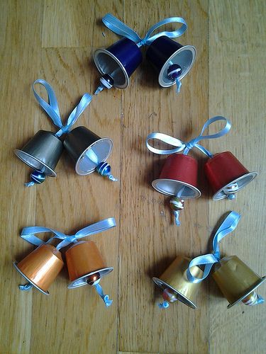 Campañas con envases de café! K Cup Crafts, Coffee Pods Crafts, Nespresso Diy, Nespresso Crafts, Plaid Christmas Decor, Noel Diy, Xmas Diy, Navidad Christmas, Noel Christmas