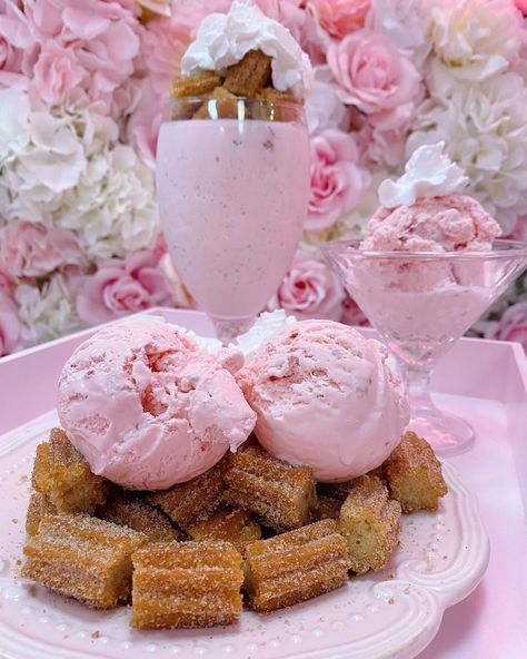 Churro Sundae, Rose Ice Cream, Covered Strawberries Bouquet, Strawberries Bouquet, Chocolate Covered Strawberries Bouquet, Big Appetite, Cream Sandwich, Sour Cherry, Covered Strawberries