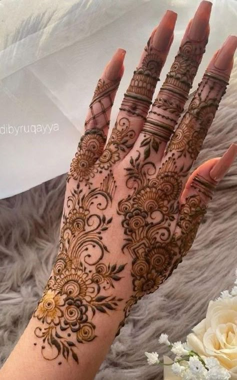 Front Hand Henna Designs, Indian Henna Designs, Henna Designs Back, Henna Flower Designs, Arabic Henna Designs, Pretty Henna, Henna Tattoo Designs Hand, Henna Art Designs, Latest Henna Designs